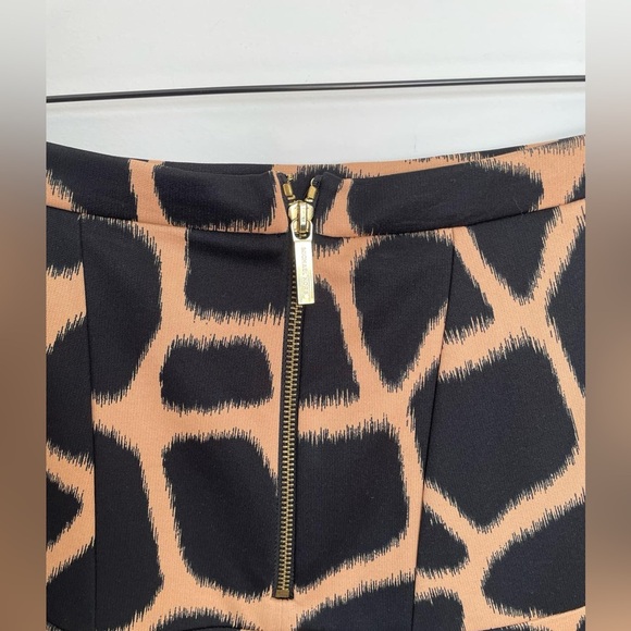 Michael Kors Lion Print Skirt with Gold Zipper size 8 - Picture 4 of 4